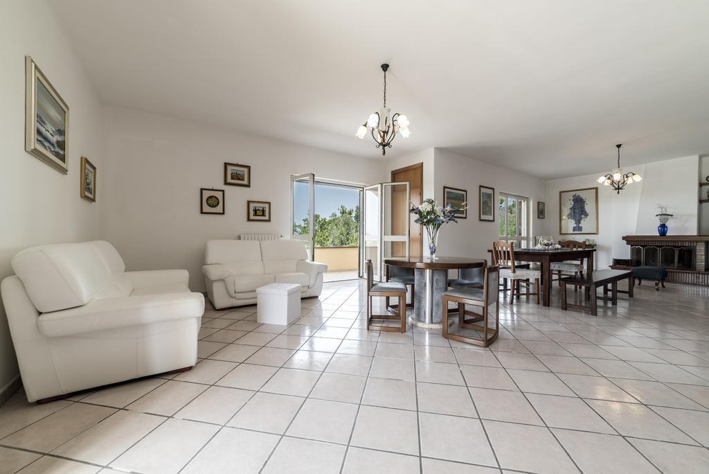 Villa Tina Санта-Мария-ди-Кастеллабате Экстерьер фото