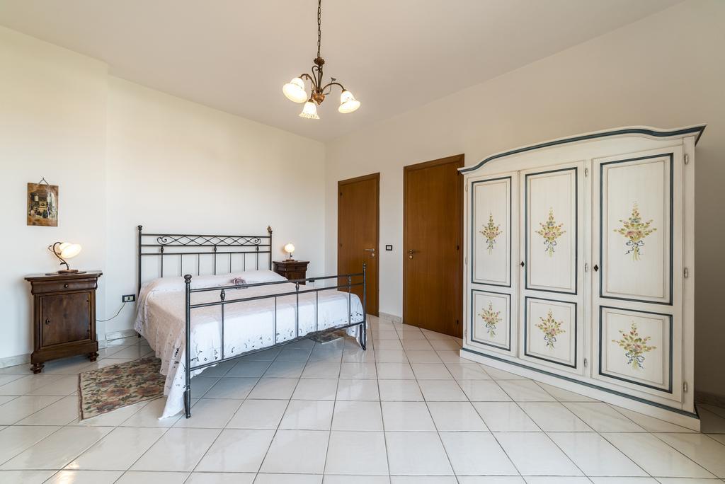 Villa Tina Санта-Мария-ди-Кастеллабате Экстерьер фото